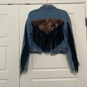 Super cute denim leopard print jacket. Size medium, never worn!